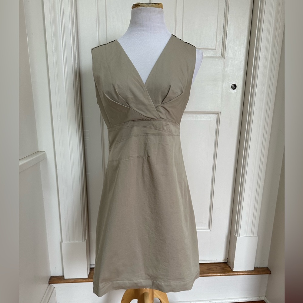 Elie Tahari Size 8 Sleeveless Sheath Casual Career Dress in Khaki